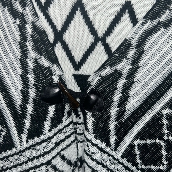 NWOT Miss Me Reversible Cardigan Poncho - Picture 3 of 6